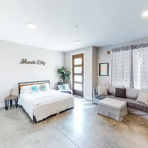 Music City Modern Apartment